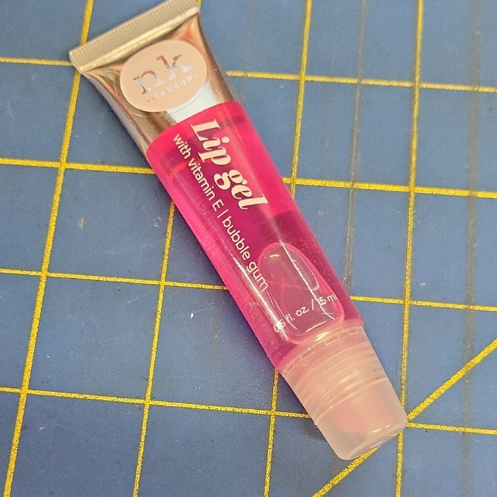 Nicka K Lip Gel with Vitamin E in the Bubble Gum flavor. Lip Gel New